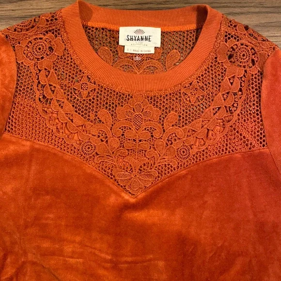 Shyanne Women’s Sweater - Picture 2 of 4